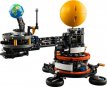 LEGO® 42179  De aarde en de maan in beweging