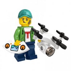N° 16 LEGO® jongen met drone